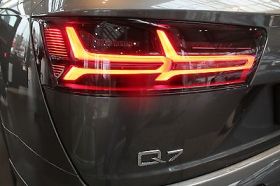 Опушени стопове Audi Q7 2015 >